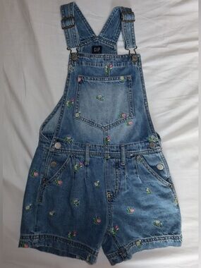 Gap Girls Jean Overalls 
Dainty flower details